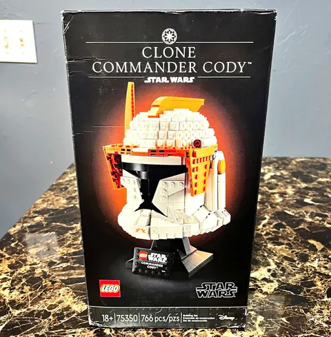 LEGO Star Wars Clone Commander Cody Helmet 75350 766pc Display Stand Included