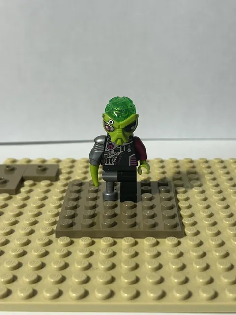  Lego Alien Conquest Cyborg PIRATE VILLAIN Minifigure 7066 Green Minifig Head