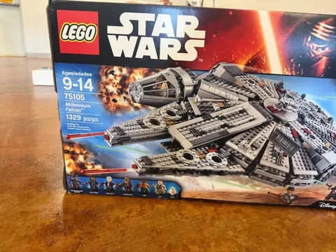 LEGO Star Wars: Millennium Falcon (75105) j
