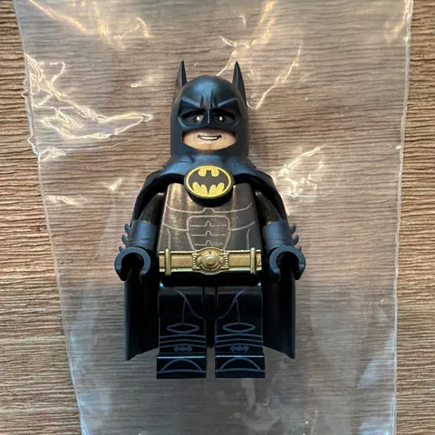 Mr J Bricks 1989 Keaton Batman Minifigure