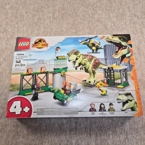 LEGO 76944 JURASIC WORLD T REX DINOSAUR BREAKOUT SET