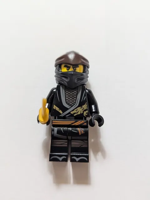 LEGO Ninjago Minifigure Cole Legacy With Gold Dagger 