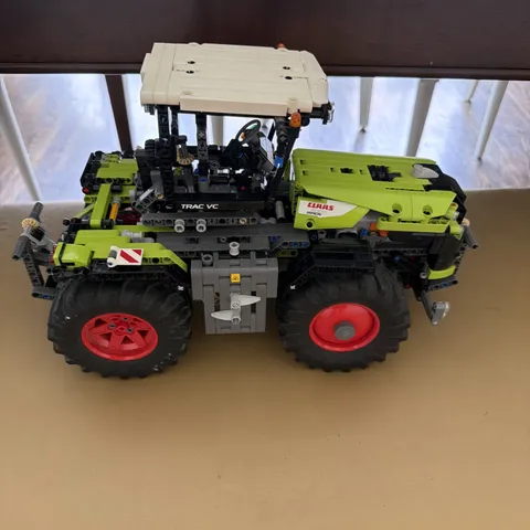 LEGO 42054 - Technic CLAAS XERION 5000 TRAC VC Two in One