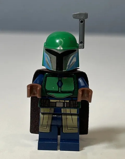 Mandalorian Tribe Warrior sw1078 Female, Dark Brown Cape, Green Helmet with Ante