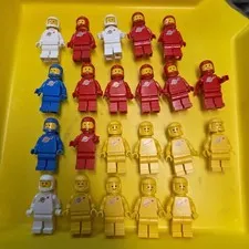 Lot Of 22 LEGO Vintage Minifigure Classic Space Rare Red, Yellow, White, Blue