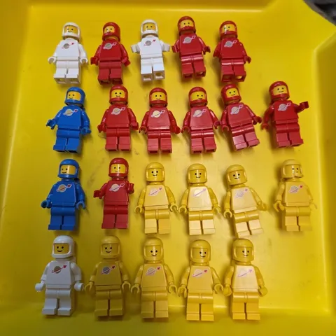 Lot Of 22 LEGO Vintage Minifigure Classic Space Rare Red, Yellow, White, Blue