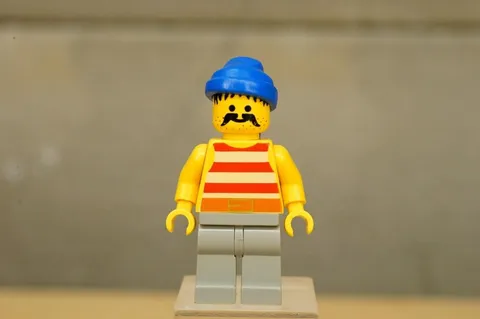 Lego Minifigure Toy Vintage Pirate PI041 Blue Cap Striped Shirt Open Head