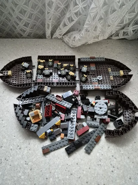 Lego: Pirates of The Caribbean Queen Anne’s Revenge Incomplete For Parts Only