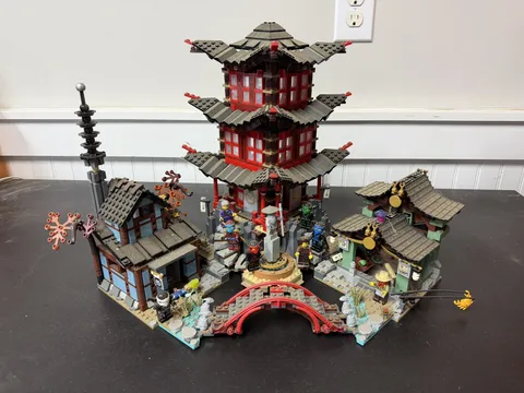 LEGO NINJAGO: Temple of Airjitzu (70751) READ DESCRIPTION