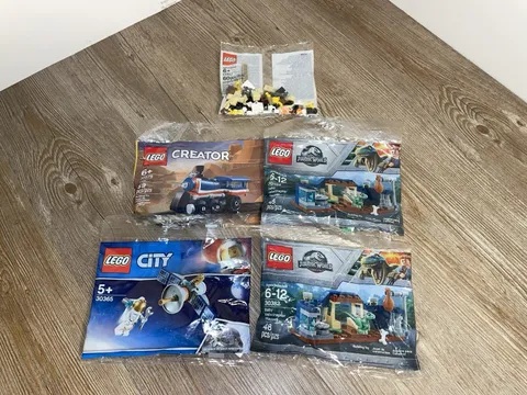 LEGO Poly Bag Lot - Animal 11917, Space 30365, Jurassic 30382 (2) & Train 30575