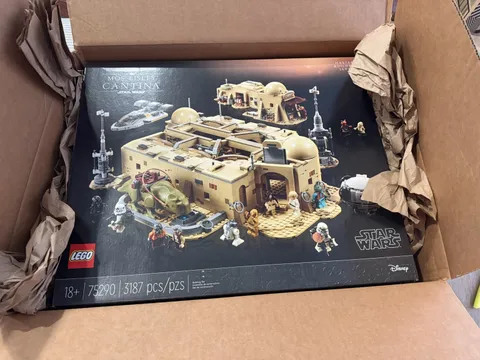 LEGO Star Wars: MOS Eisley Cantina (75290)