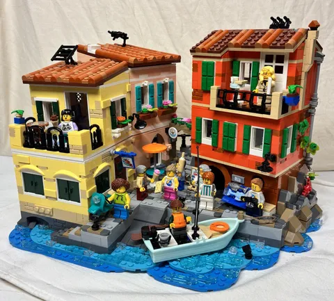 LEGO Ideas Italian Riviera 21359 Complete Built Set 3251 Pieces 10 Minifigs