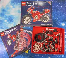 Vintage LEGO TECHNIC: Circuit Shock Racer 8422 Set (partial)