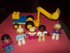 LEGO DUPLO GOOD LOT FARM TRACTOR AND 5 FIGURES
