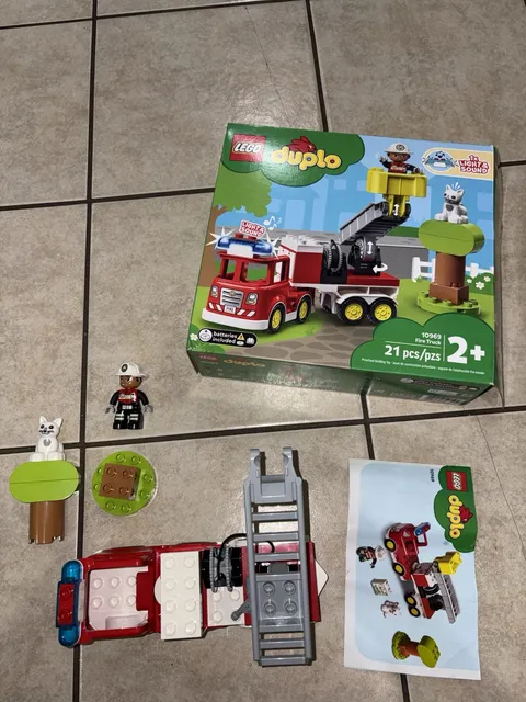 LEGO Duplo LEGOS FIRE TRUCK W/ LIGHT & SOUND 10969 SET AGES 2+ Incomplete