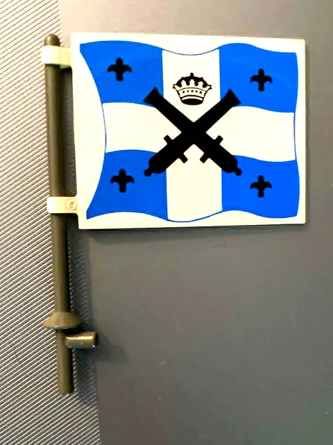 LEGO 6265 SABRE ISLAND WHITE FLAG W/ BLACK CROSSED CANNONS-BLUE WITH WHITE CROSS