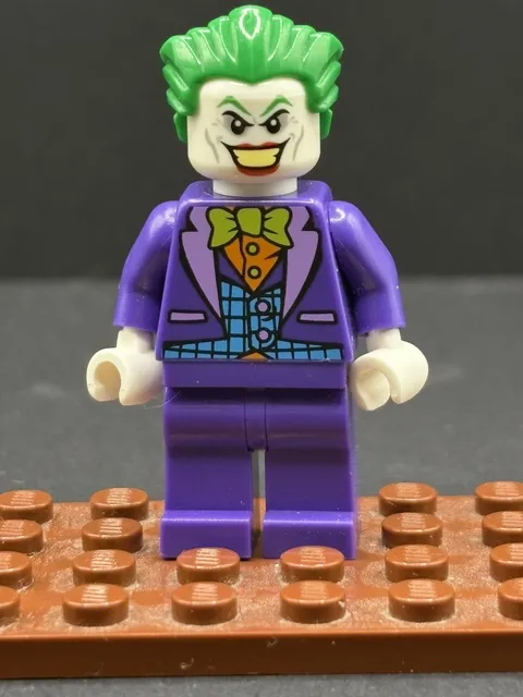 Lego dc The Joker Medium Azure Vest, Lime Bow Tie, Large Smile dim017 Minifigure