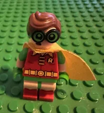 LEGO Robin Minifigure w/ Yellow Cape Green Mask Red Torso Batman 2006