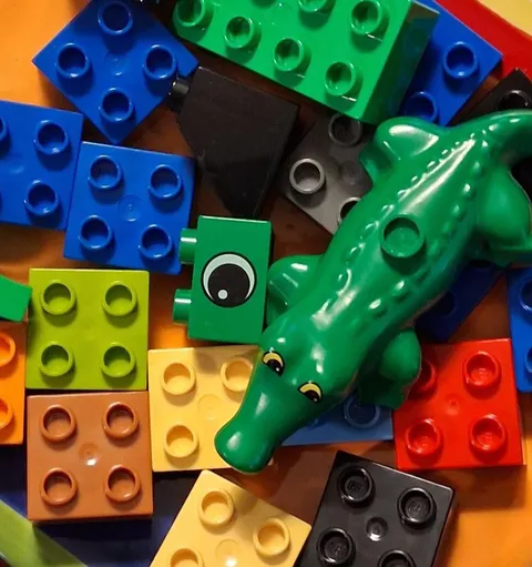 LEGO DUPLO - 30 BRICKS+BLOCKS & PCS +Crocodile