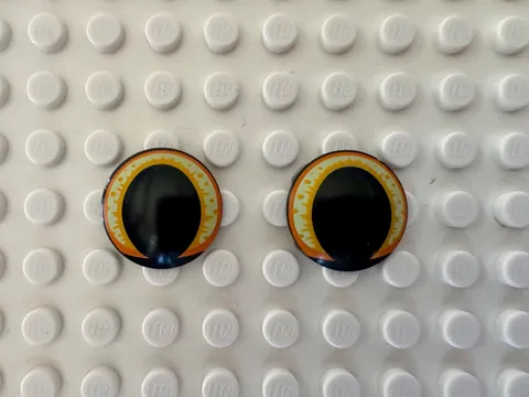LEGO Plate, Round 2x2 with Rounded Bottom Cat Eyes 2654pb026 Set 21349 Qty 2