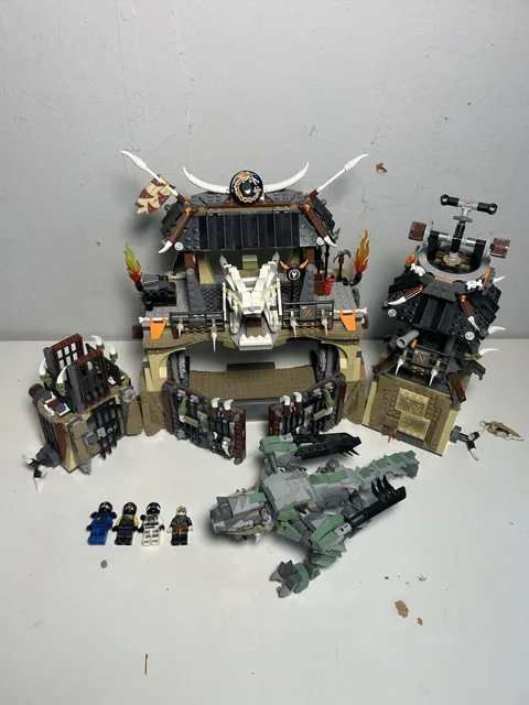 LEGO NINJAGO: Dragon Pit (70655 6212703) 99% Complete