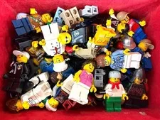 LEGO Minifigure Mystery Pack 4 Figurines and 1 Random Accessory - Mystery LEGO