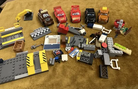 LEGO Juniors Cars Smokey’s Garage 10743  + Classic Mater 8201  - Incomplete