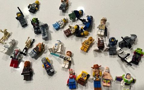 90+ LEGO Minifigures & Characters Star Wars Ninjago SpongeBob Toy Story Atlantis