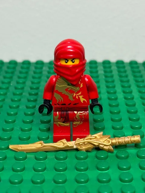 LEGO NINJAGO Kai DX Minifigure njo0009 2011 Dragon Suit w/ Gold Sword