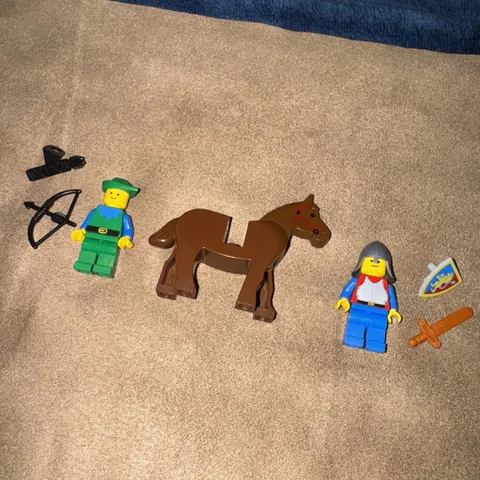 LEGO Minifigure Castle cas201 Breastplate Red Knight + Forest-man + Horse 