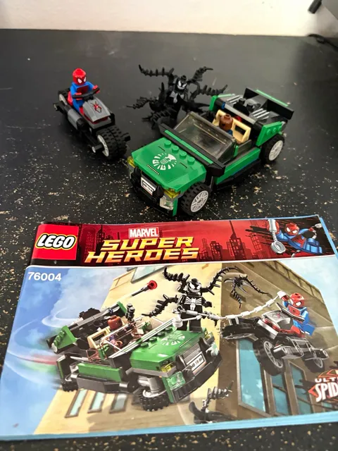 LEGO Marvel Super Heroes: Spider-Man Spider-Cycle Chase (76004) 237 pcs + Manual