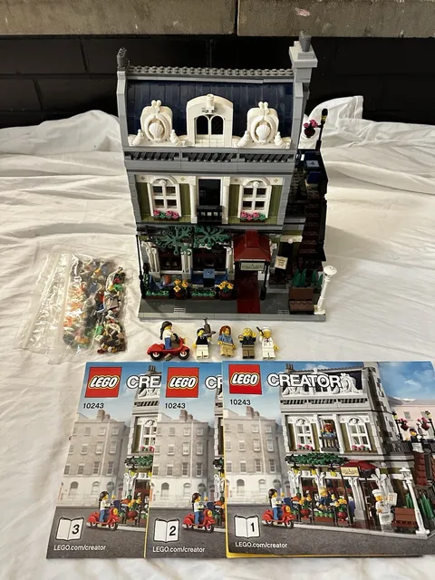 LEGO Creator Expert 10243 Parisian Restaurant Visibly Complete w/ Manual