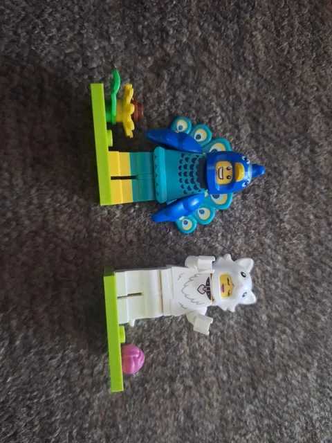 Lego Minifigure Series 28 Peacock + Cat Complete Build + Stand