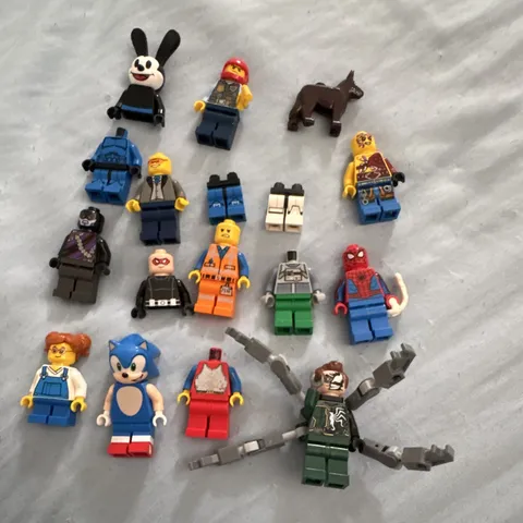 Small Lego Mini Figure Lot With Star Wars, Marvel And Ninjago SOLD AS IS￼