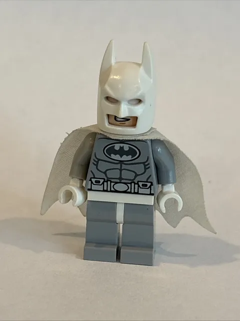 LEGO DC Vintage 2013 Arctic Batman (sh0047) Rare/Retired Good Condition!!!