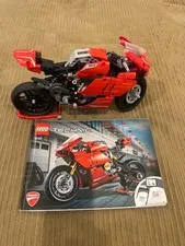 Lego Ducati V4 R Technic 42107 with manual