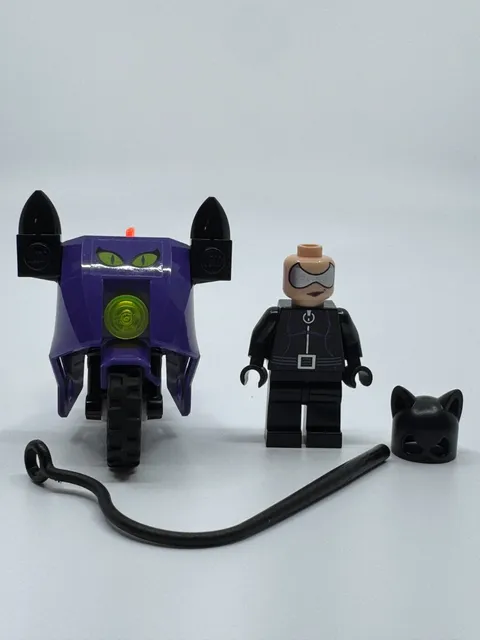 Genuine Lego batman 2006 Catwoman (bat003) w/ Bike and Accesories