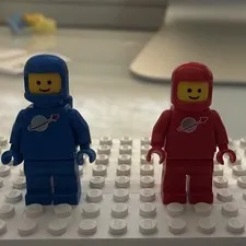 LEGO Classic Space Red And Blue Spaceman Astronaut Minifigures w/ Air Tanks