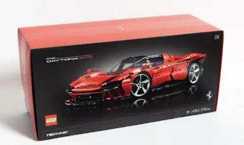 (SEALED) Lego Technic Ferrari Daytona SP3 (42143) AUTHENTIC LEGO