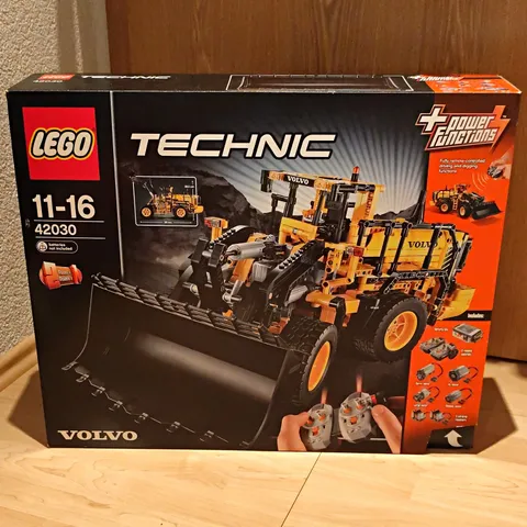 LEGO Technic Volvo L350F Wheel Loader 42030 Power Functions 1636 Pieces 11-16