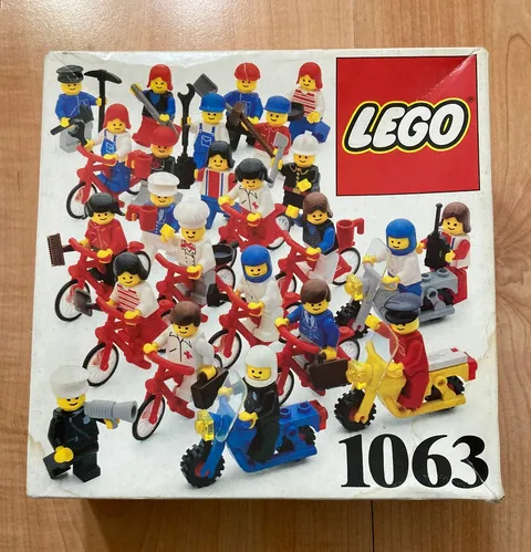 Lego vintage 1063 Dacta Community Workers from 1985 NEW NOT COMPLETE