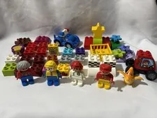 Lego Duplo lot of 4 Mini Figure People Vintage With Lot Of Blocks