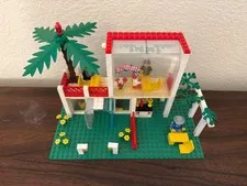 LEGO 6376 Breezeway Cafe 1990 without Box. Great shape.  About 95% complete set.