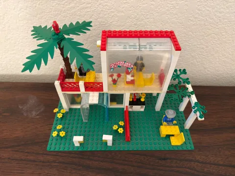 LEGO 6376 Breezeway Cafe 1990 without Box. Great shape.  About 95% complete set.