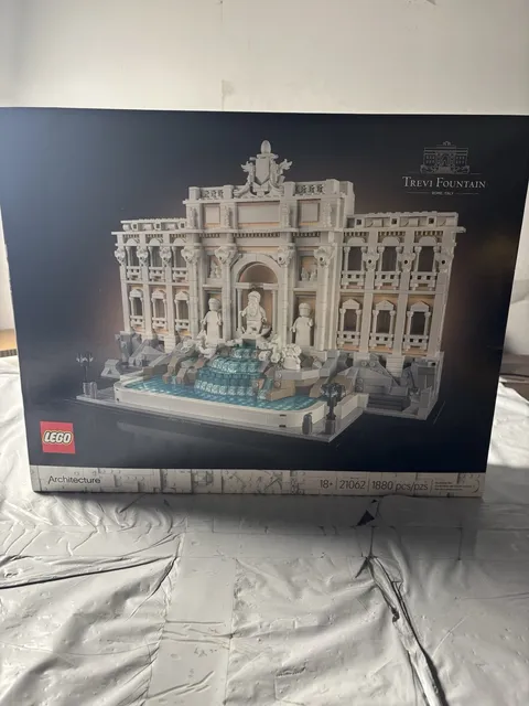 LEGO Architecture Trevi Fountain Set - 1880 pieces (21062)