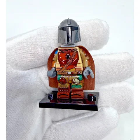 Mandalorian Din Djarin LEGO Minifigure Star Wars with Base EUC