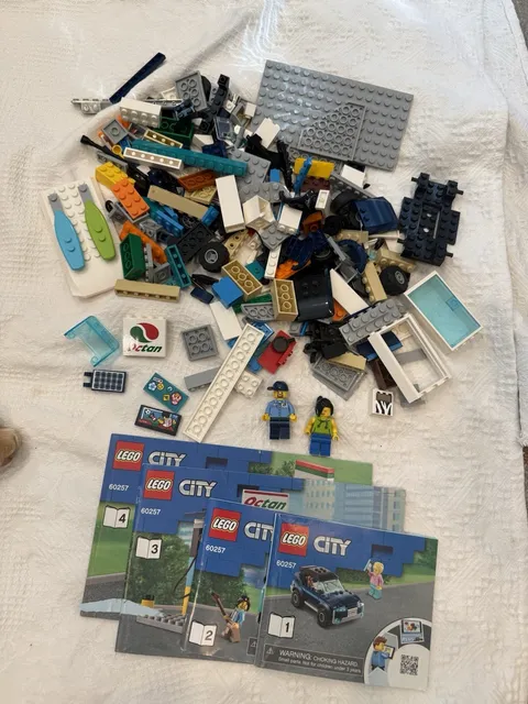 Lego City 60257 Service Station Incomplete w/ Instruction Manuals + Some Minifig