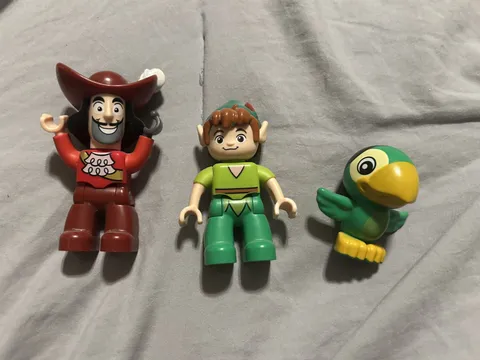 Lego Duplo Figures Skully Parrot Captain Hook & Peter Pan 