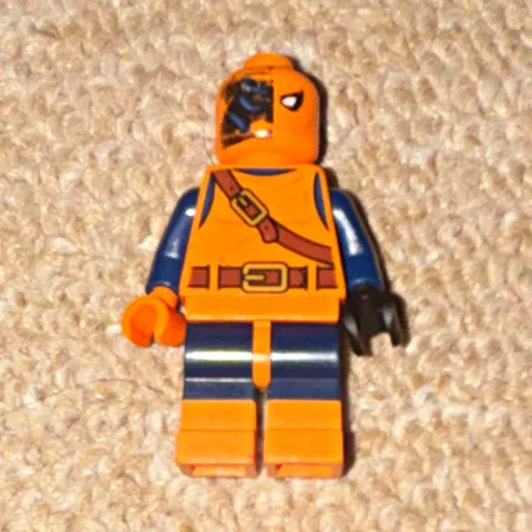 LEGO Batman: Deathstroke minifig only from The Batboat Harbor Pursuit 76034
