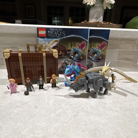 Lego 75952 Fantastic Beasts Newt's Case of Magical Creatures Set: Minifigs+Instr